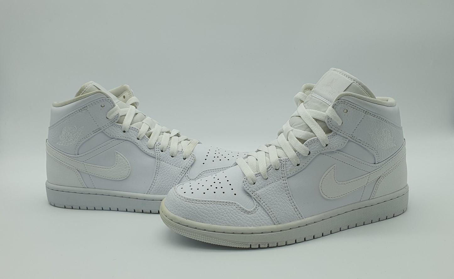 *WIE NEU* 2020 Nike Air Jordan 1 Mid 'Triple White' weiß Gr. UK 7,5 / EUR 42