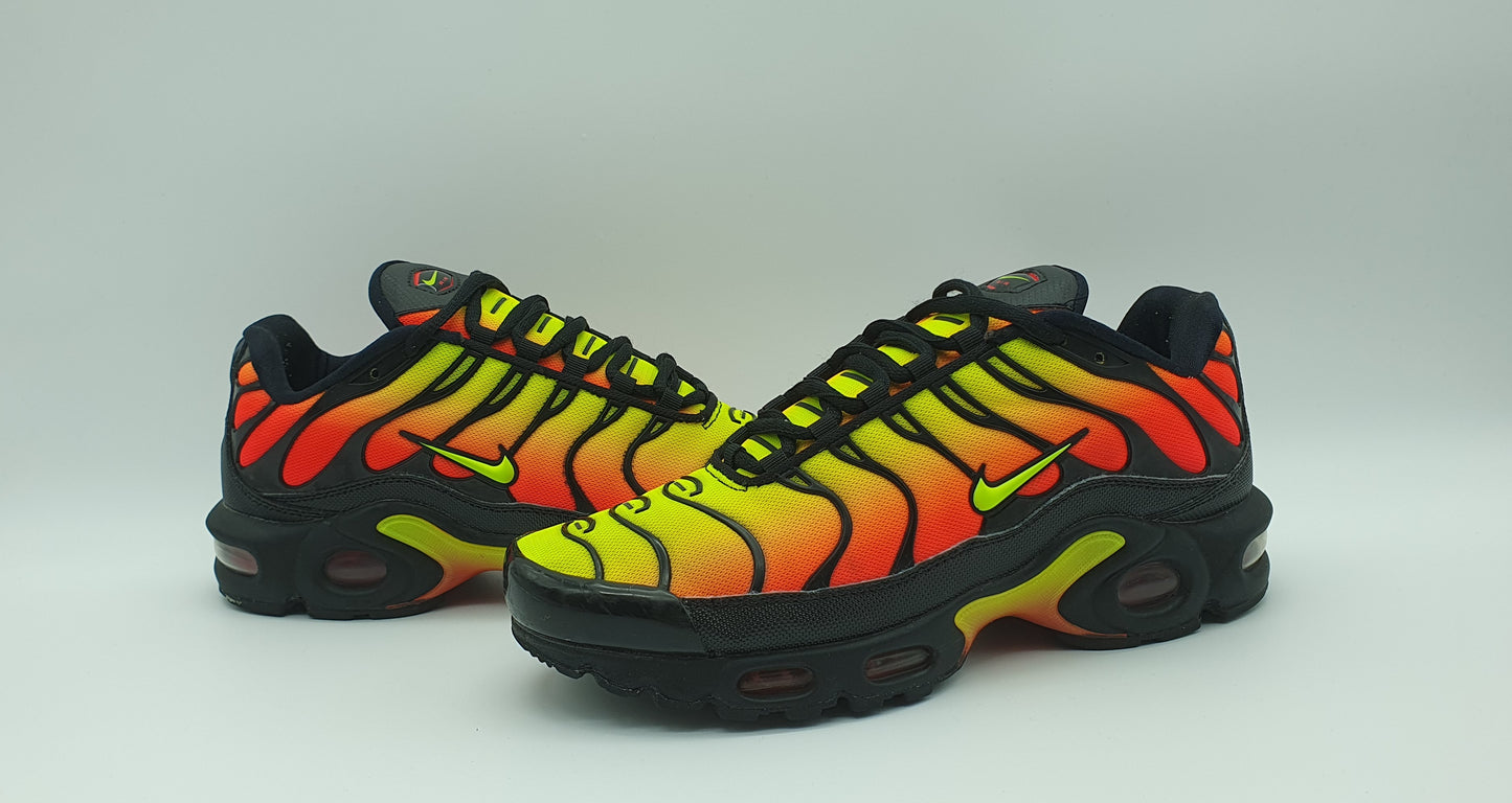 2018 WMNS Nike Air Max Plus TN Black Volt Solar Red Gr. UK 6,5 / EUR 40,5