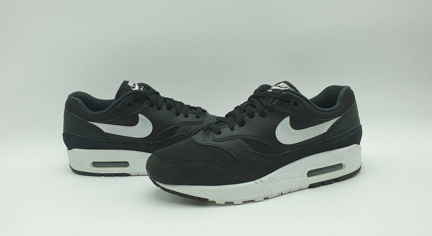 2018 Nike Air Max 1 Schwarz Weiß Gr. UK 7 / EUR 41