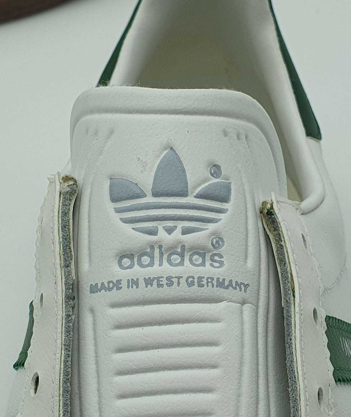 *BNIB* Vintage 1980s Adidas Universal green stripes UK 8.5 / EUR 42 2/3