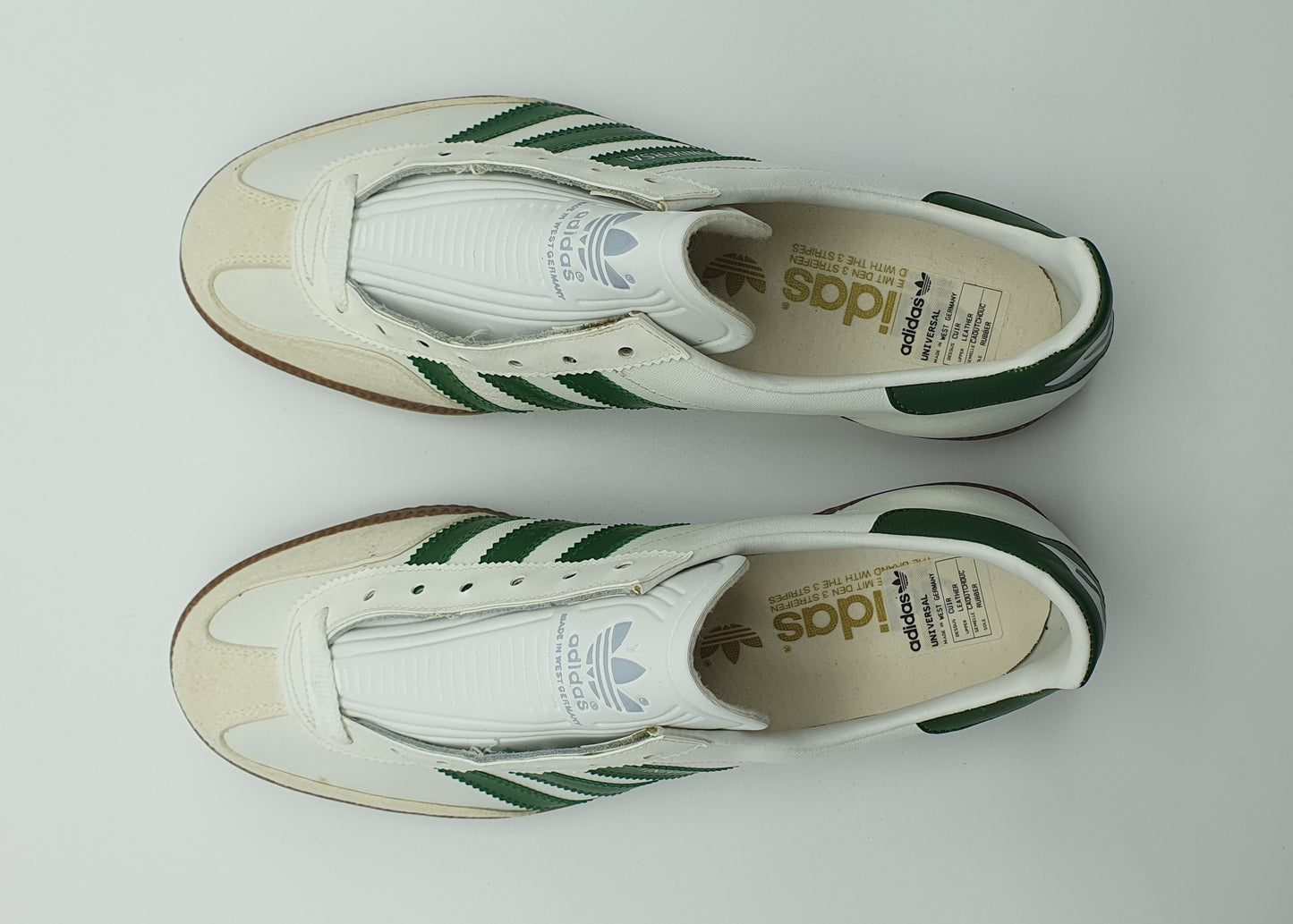 *BNIB* Vintage 1980s Adidas Universal green stripes UK 8.5 / EUR 42 2/3