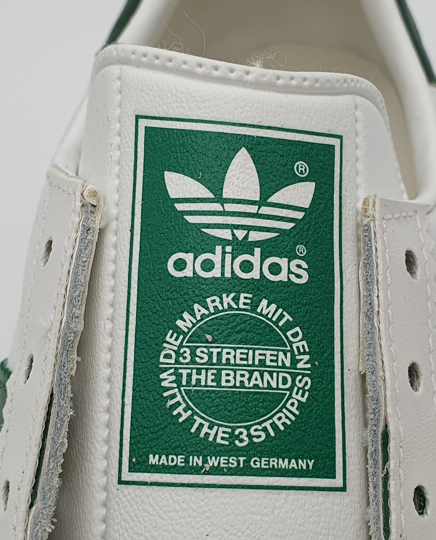 *NEU* Vintage 1980er Adidas Rom mit grünen Streifen UK 8 / EUR 42
