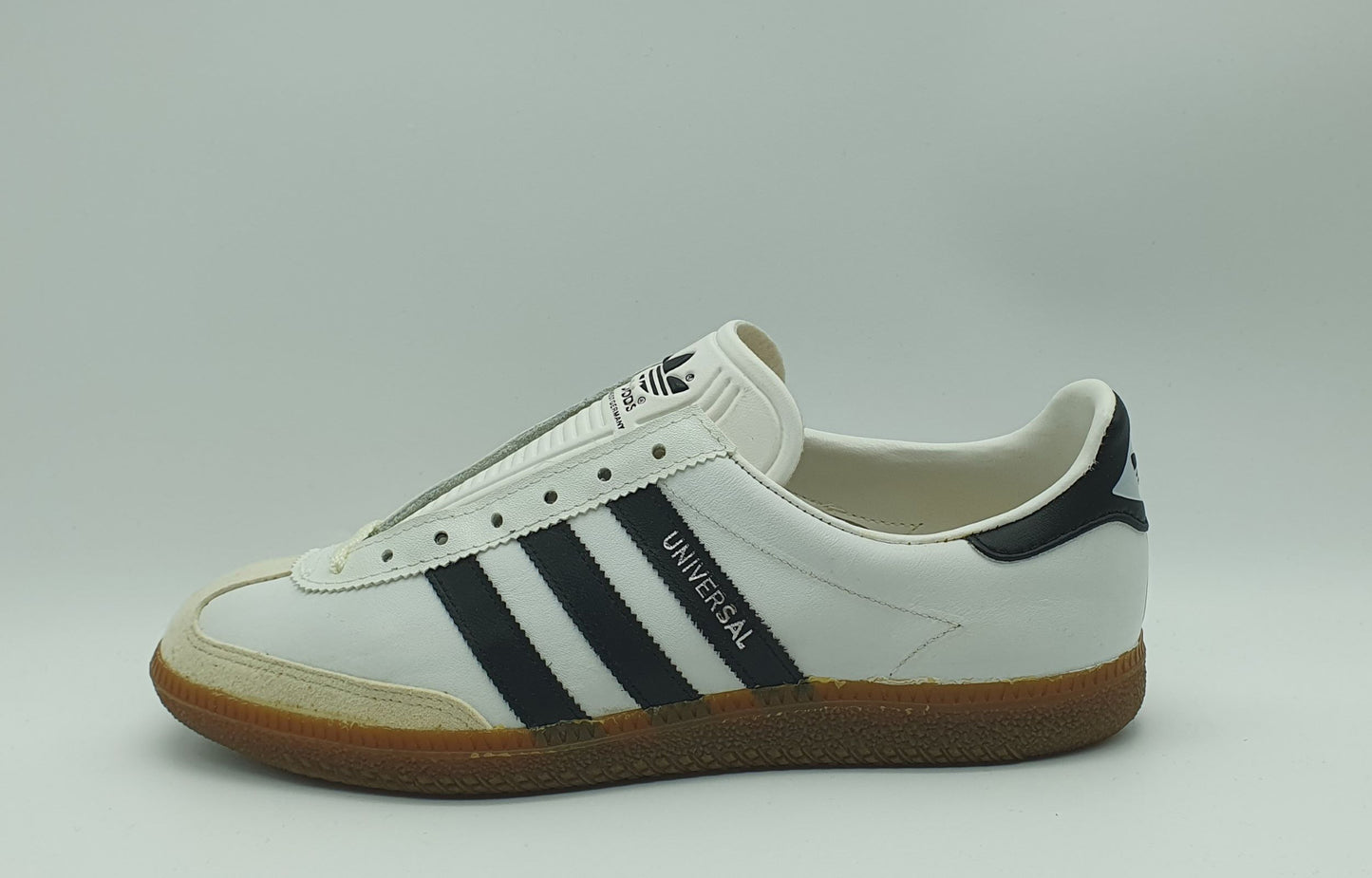 *BNIB* Vintage 1980s Adidas Universal with black stripes UK 8 / EUR 42