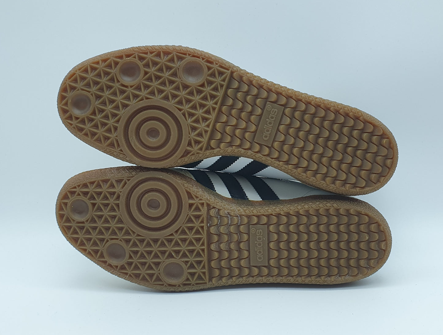*BNIB* Vintage 1980s Adidas Universal with black stripes UK 8 / EUR 42