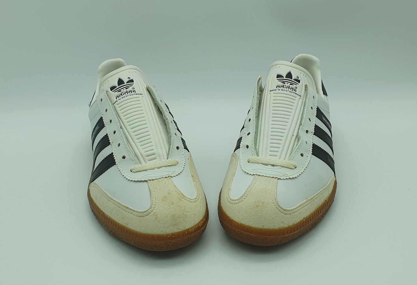 *BNIB* Vintage 1980s Adidas Universal with black stripes UK 8 / EUR 42