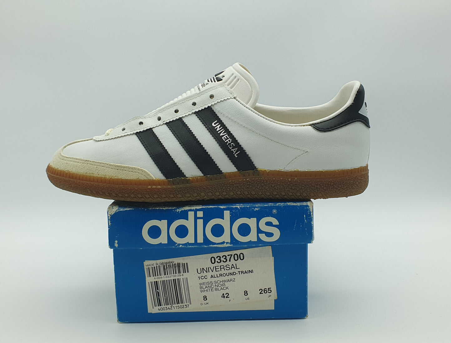 *BNIB* Vintage 1980s Adidas Universal with black stripes UK 8 / EUR 42