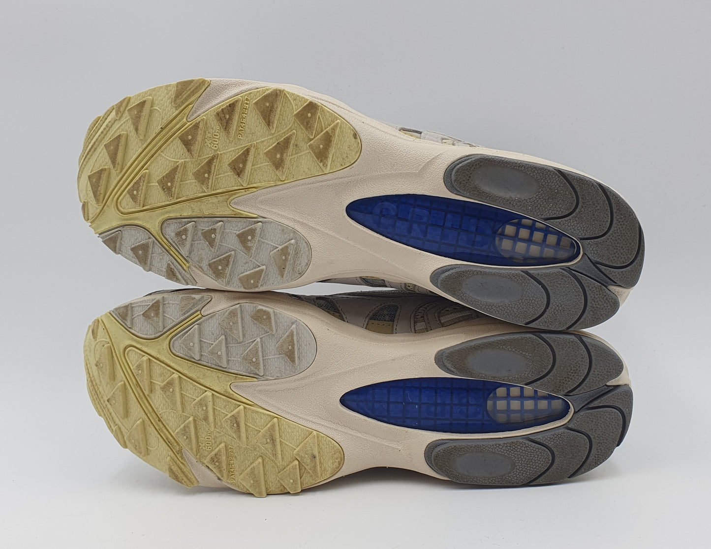 *WIE NEU* Saucony Grid Azura 2000 Sample Gr. UK 8 / EUR 42,5