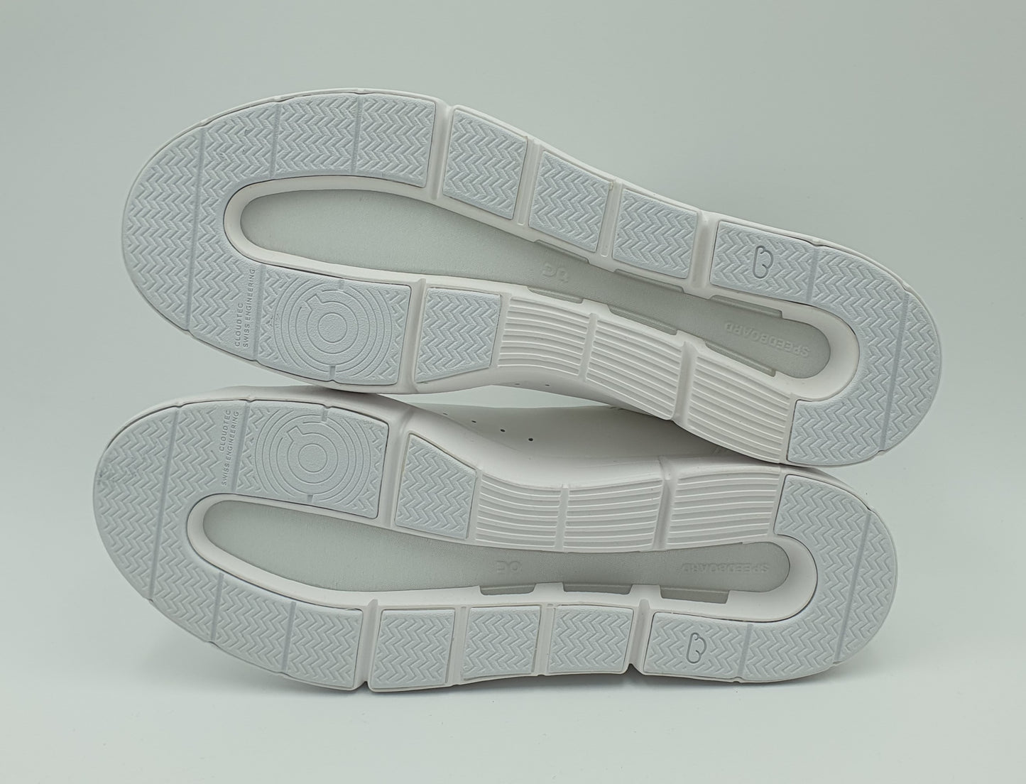 *NEU* On Running The Roger Advantage Weiß Gr. UK 10,5 / EUR 45