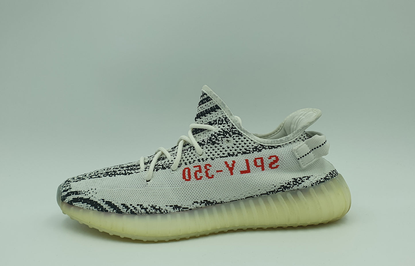 *VGC* 2018 Adidas Yeezy Boost 350 V2 'Zebra' UK 10.5 / EUR 45 1/3