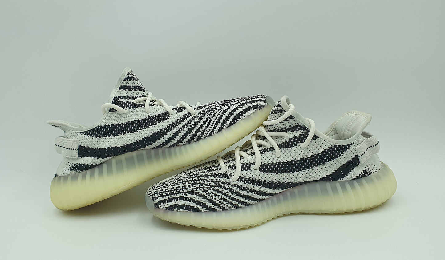 *VGC* 2018 Adidas Yeezy Boost 350 V2 'Zebra' UK 10.5 / EUR 45 1/3