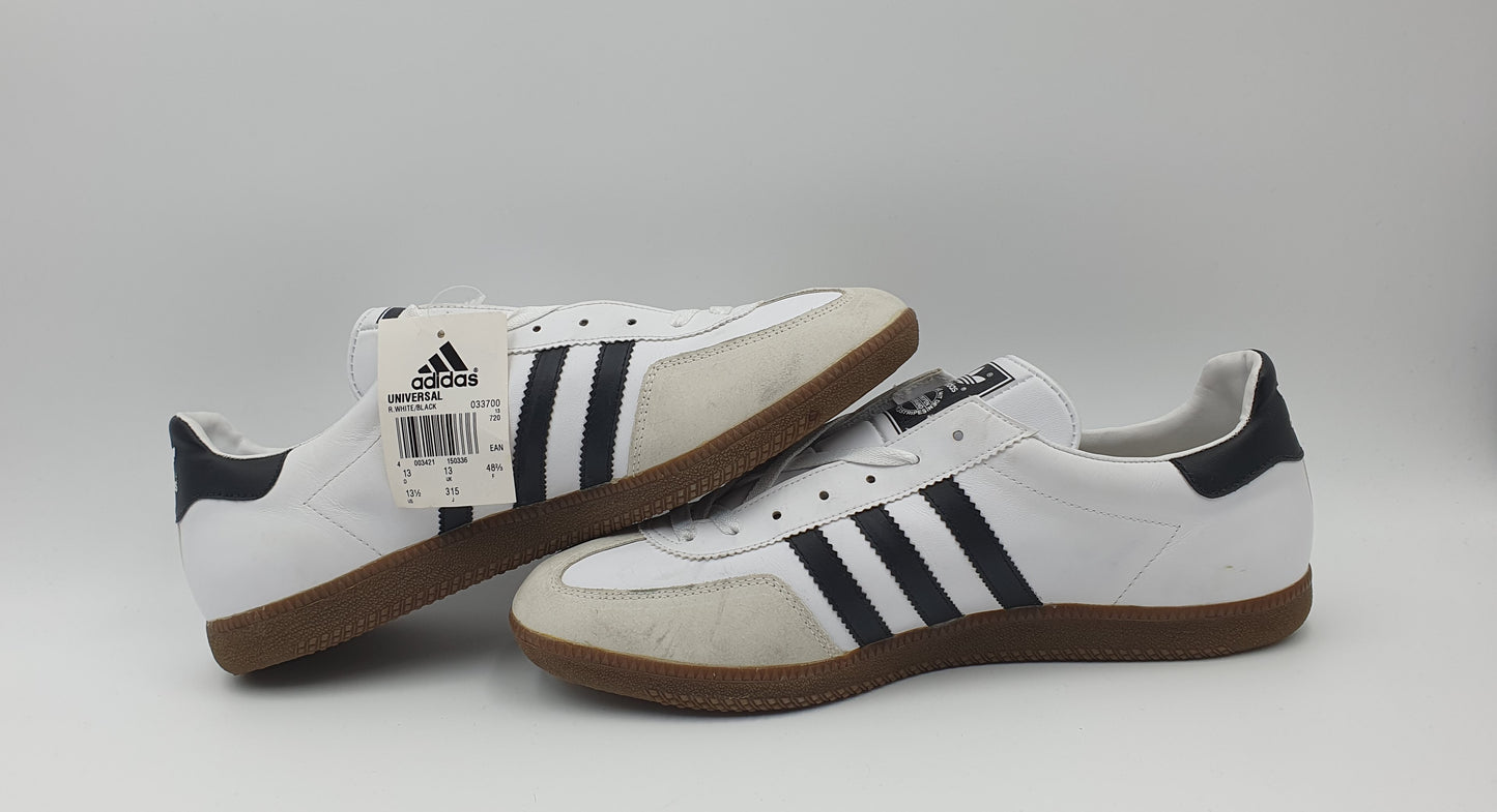 *NEU* Vintage 1999 Adidas Universal mit schwarzen Streifen UK 13 / EUR 48 2/3