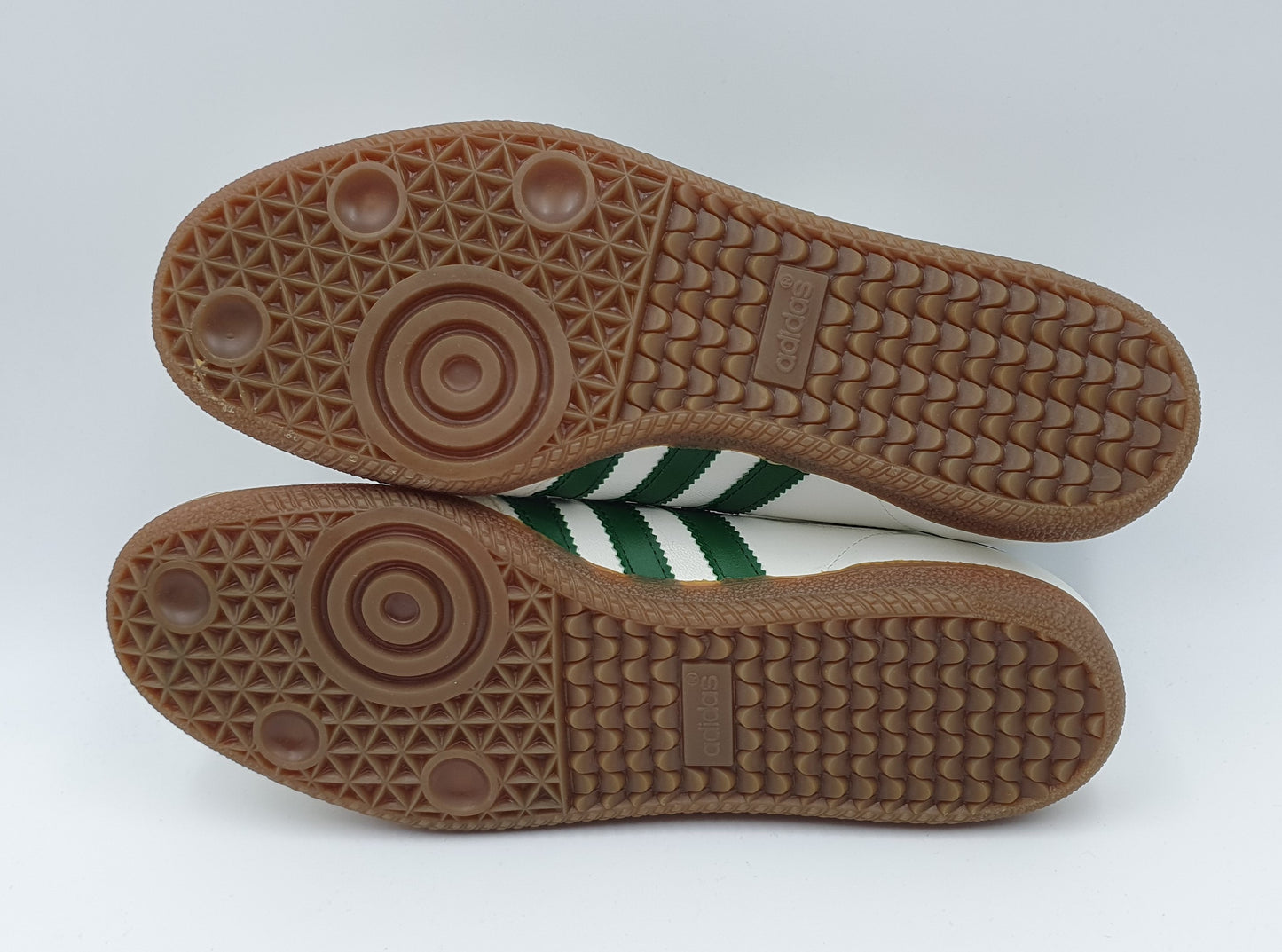 *BNIB* Vintage 1980s Adidas Universal with green stripes UK 9.5 / EUR 44