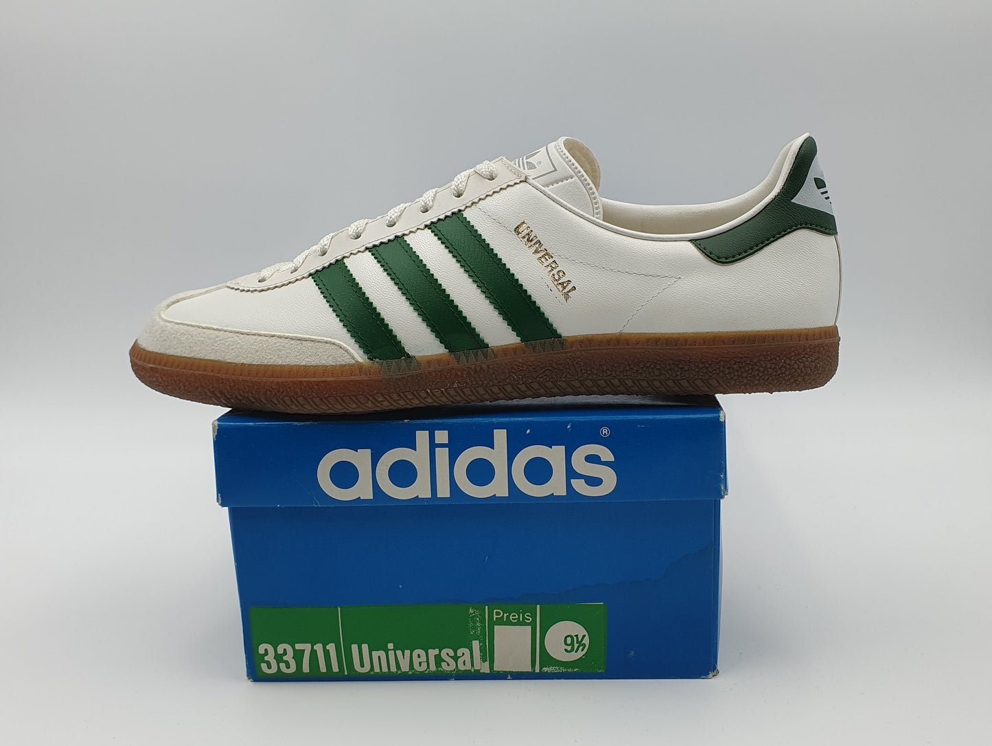 *BNIB* Vintage 1980s Adidas Universal with green stripes UK 9.5 / EUR 44