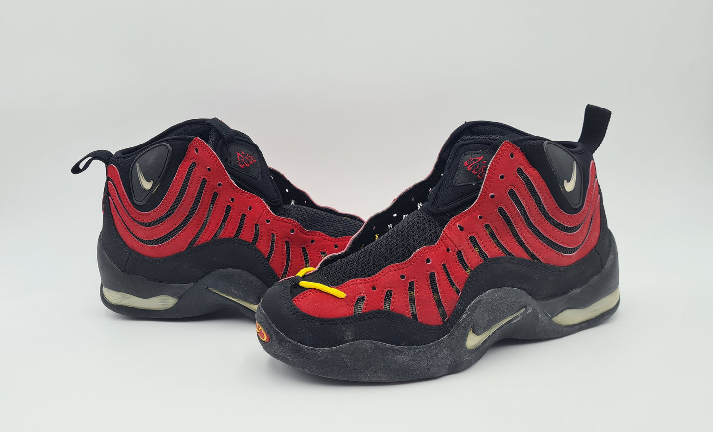 *NEU* Vintage 1997 Nike Air Bakin Varsity Red Tim Hardaway UK 9 / EUR 44