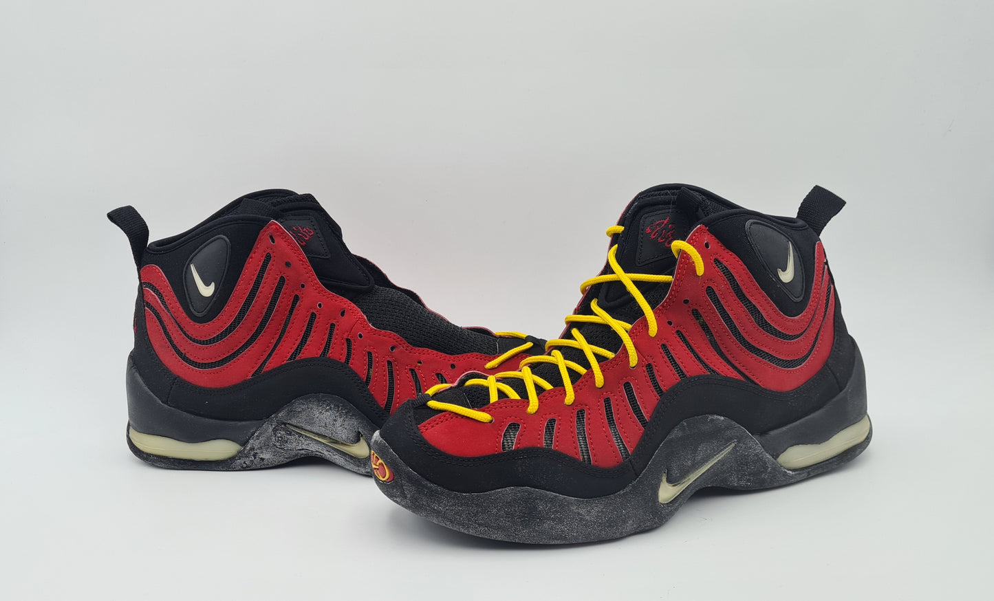 *NEU* Vintage 1997 Nike Air Bakin Varsity Red Tim Hardaway UK 10,5 / EUR 45,5