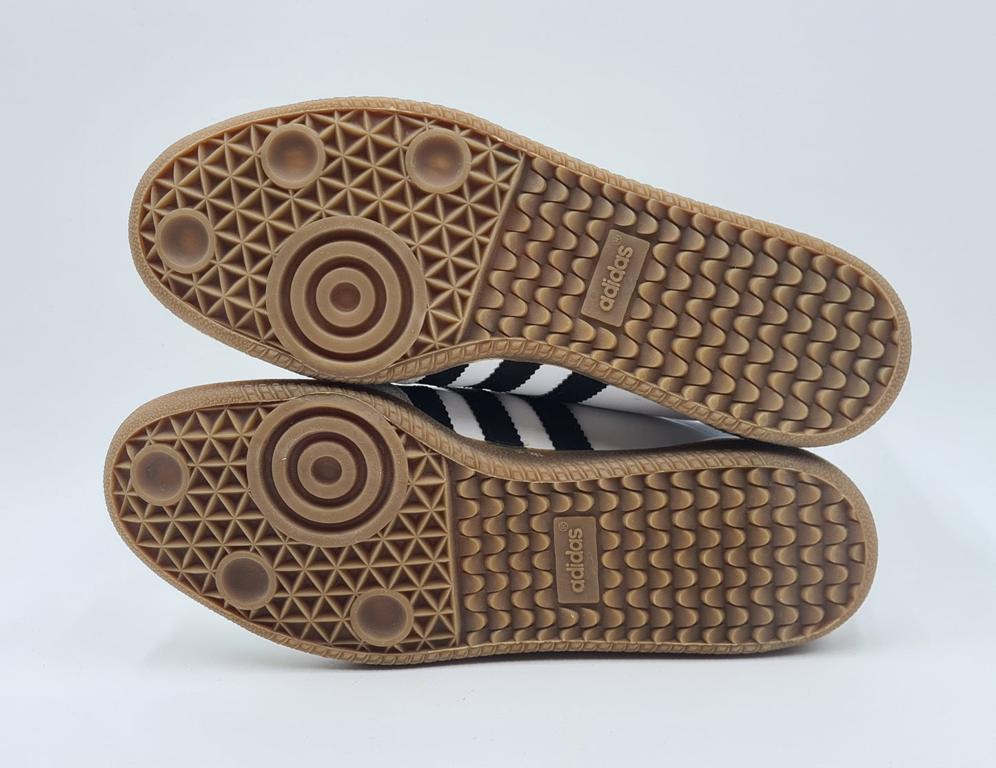 *NEW* Vintage 1980s Adidas Universal with black stripes UK 8 / EUR 42