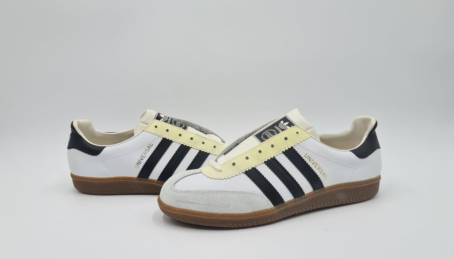 *NEU* Vintage 1980er Adidas Universal mit schwarzen Streifen UK 8 / EUR 42