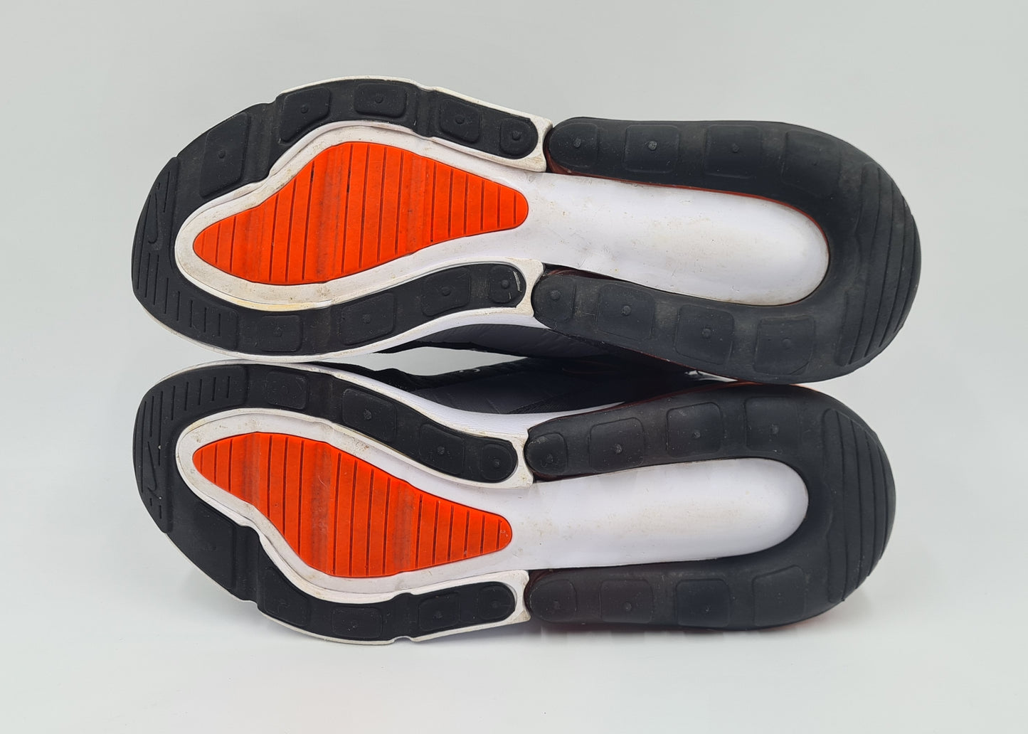 2021 Nike Air Max 270 Essential Schwarz Rot Gr. UK 8,5 / EUR 43