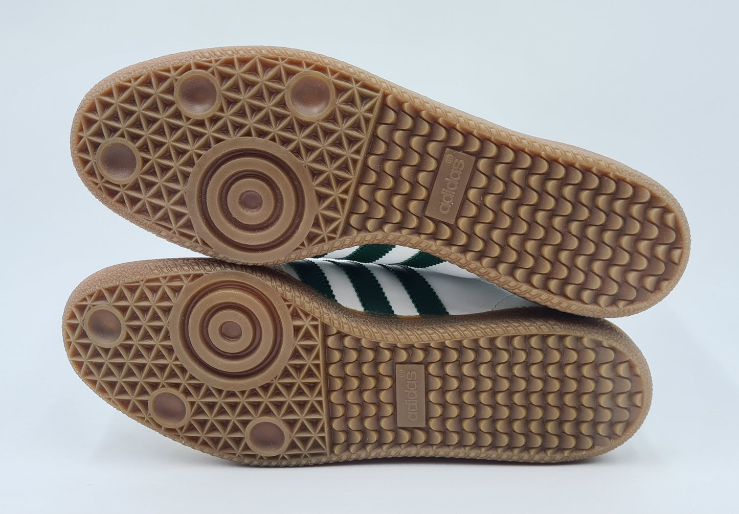 *BNIB* Vintage 1980s Adidas Universal with green stripes UK 9.5 / EUR 44