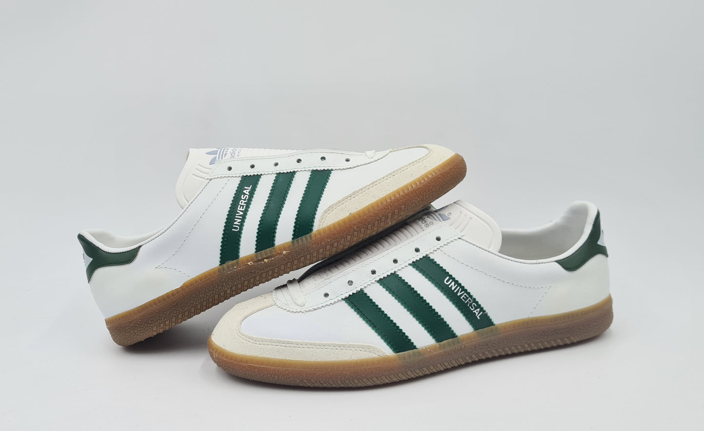 *BNIB* Vintage 1980s Adidas Universal with green stripes UK 9.5 / EUR 44