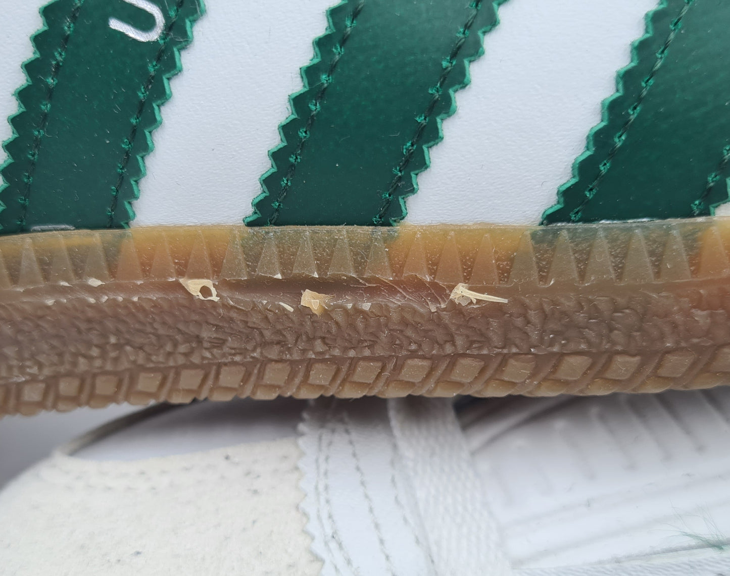 *BNIB* Vintage 1980s Adidas Universal with green stripes UK 9.5 / EUR 44