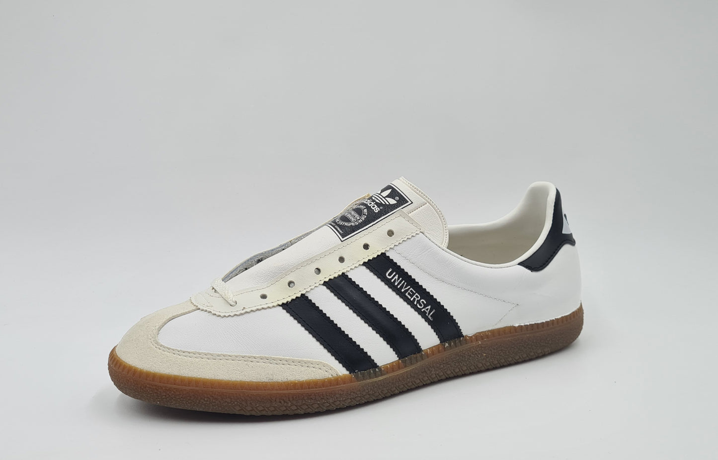 *LIKE NEW* Vintage 1980s Adidas Universal with black stripes UK 9 / EUR 43 1/3