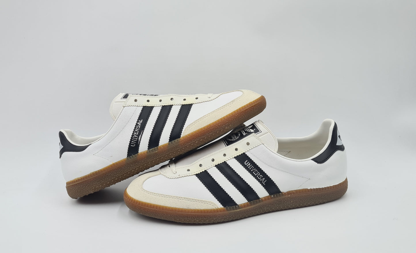 *LIKE NEW* Vintage 1980s Adidas Universal with black stripes UK 9 / EUR 43 1/3