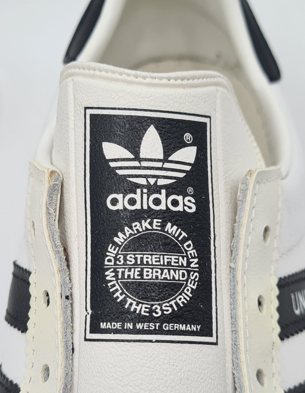 *LIKE NEW* Vintage 1980s Adidas Universal with black stripes UK 9 / EUR 43 1/3