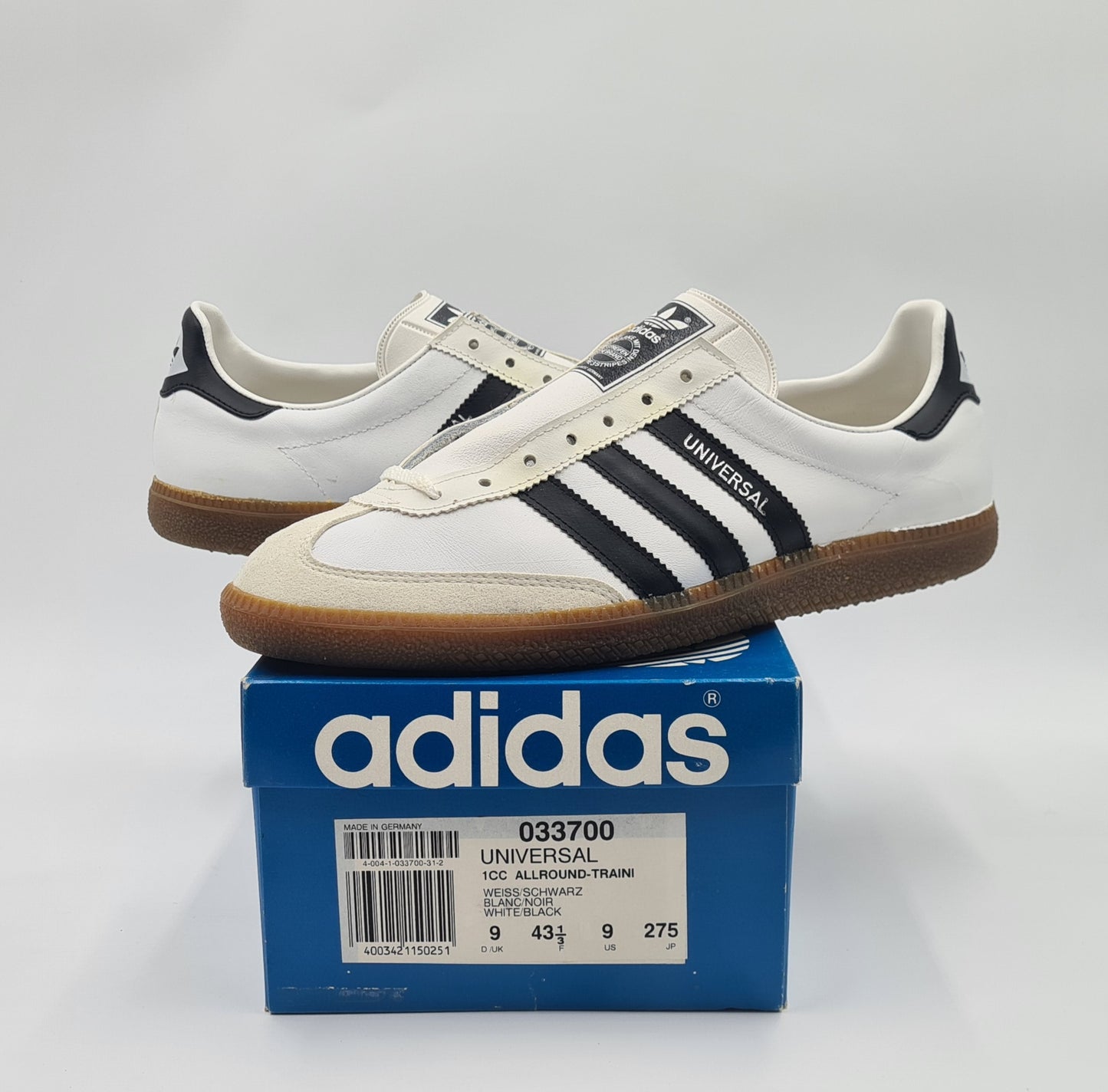 *LIKE NEW* Vintage 1980s Adidas Universal with black stripes UK 9 / EUR 43 1/3