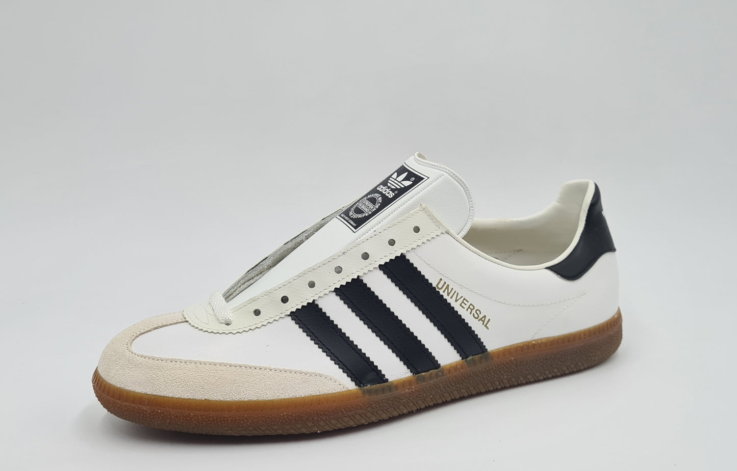 *NEU* Vintage 1980er Adidas Universal mit schwarzen Streifen UK 9 / EUR 43 1/3