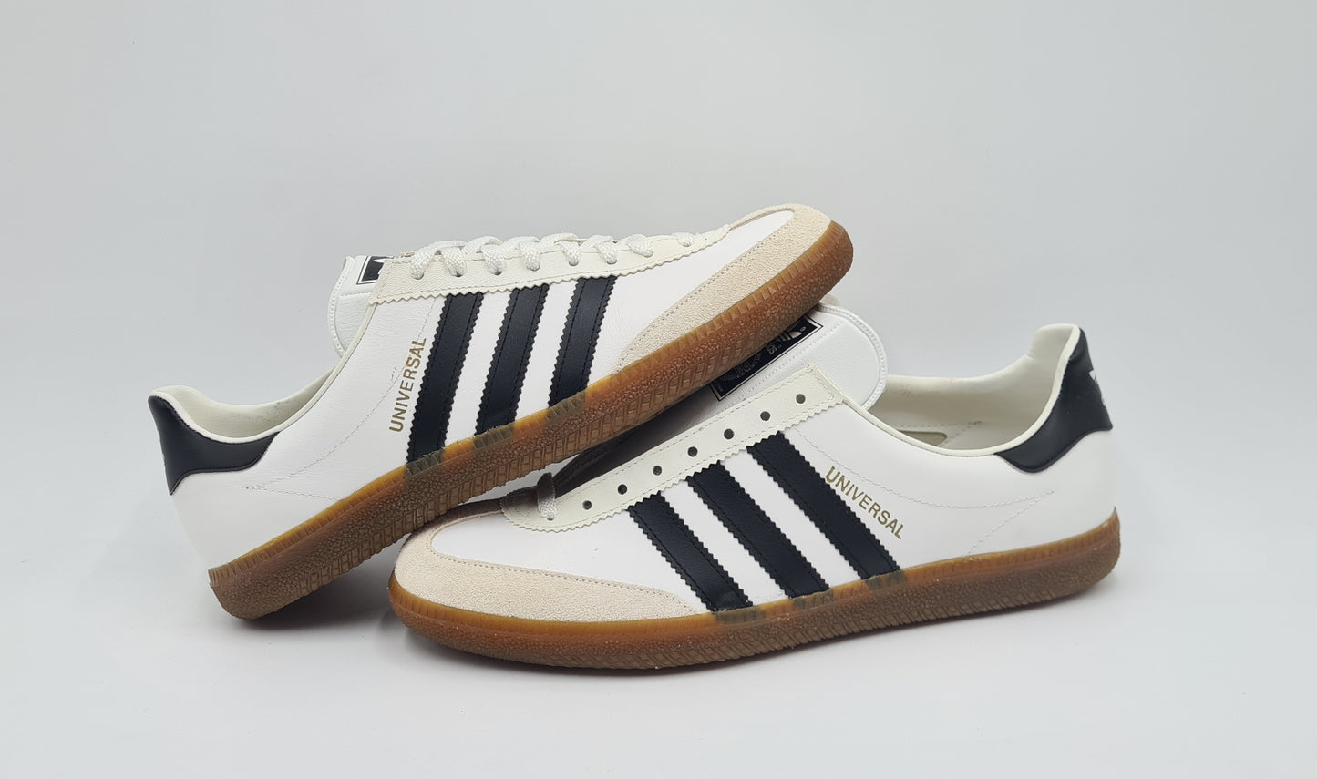 *NEU* Vintage 1980er Adidas Universal mit schwarzen Streifen UK 9 / EUR 43 1/3