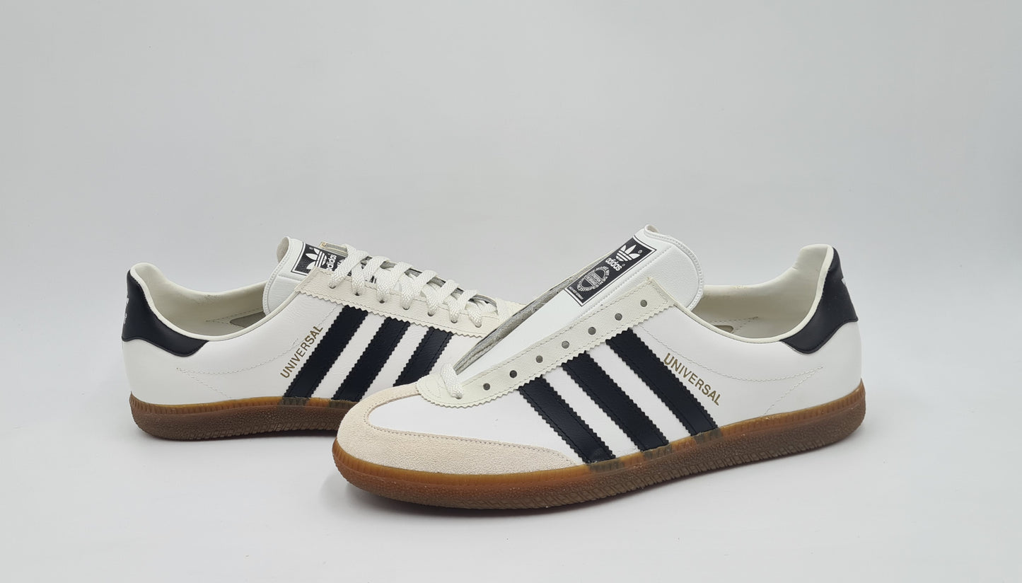 *NEU* Vintage 1980er Adidas Universal mit schwarzen Streifen UK 9 / EUR 43 1/3