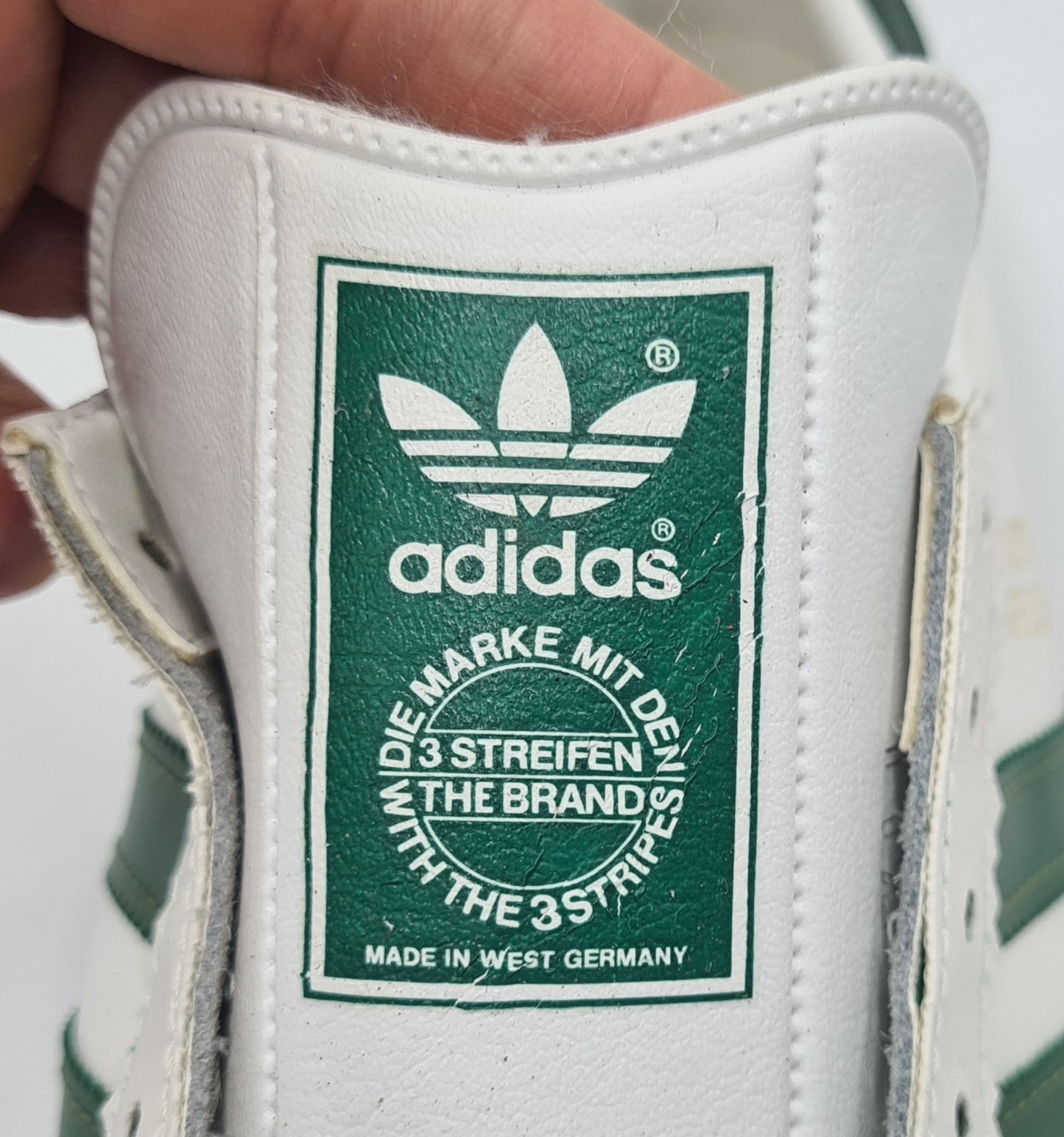 *NEU* Vintage 1980er Adidas Universal Spezial mit grünen Streifen UK 11,5 / EUR 46 2/3