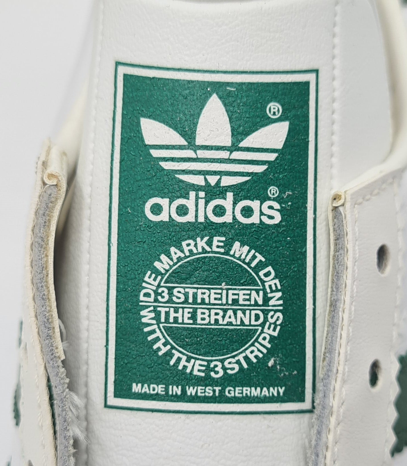 *NEU* Vintage 1980er Adidas Rom mit grünen Streifen UK 8 / EUR 42