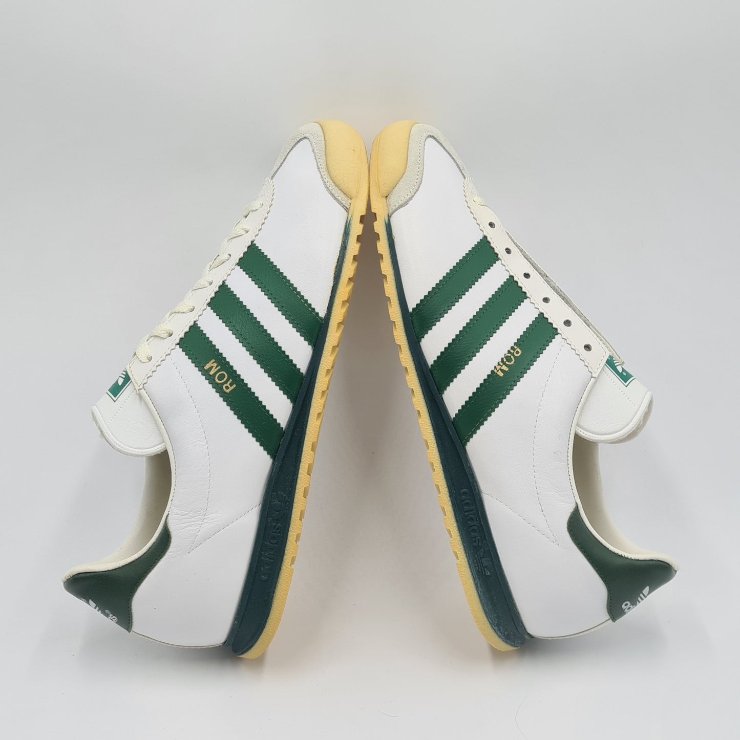 *NEU* Vintage 1980er Adidas Rom mit grünen Streifen UK 8 / EUR 42