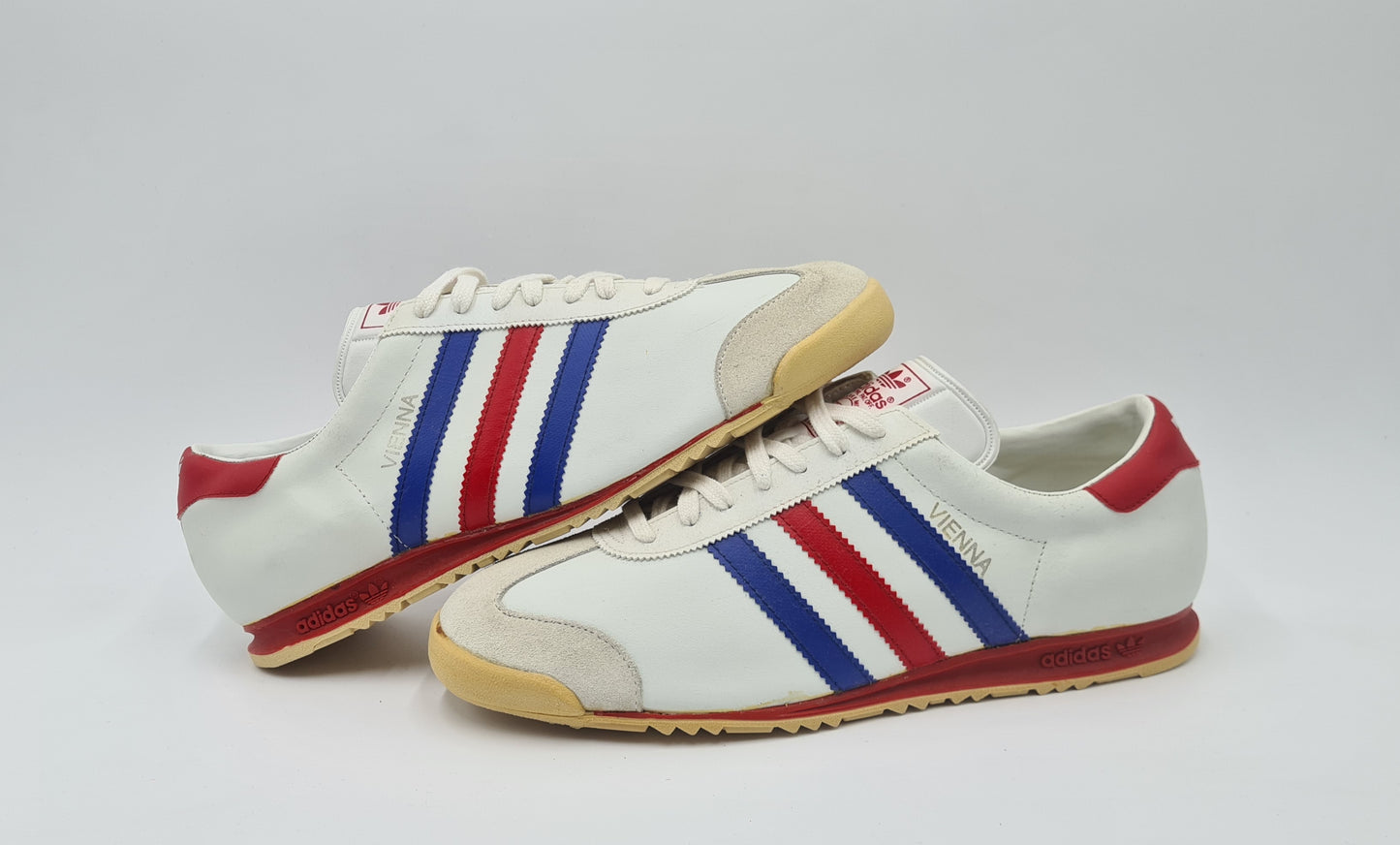 *LIKE NEW* Vintage 1996 Adidas Vienna Philippines UK 10 / EUR 44 2/3