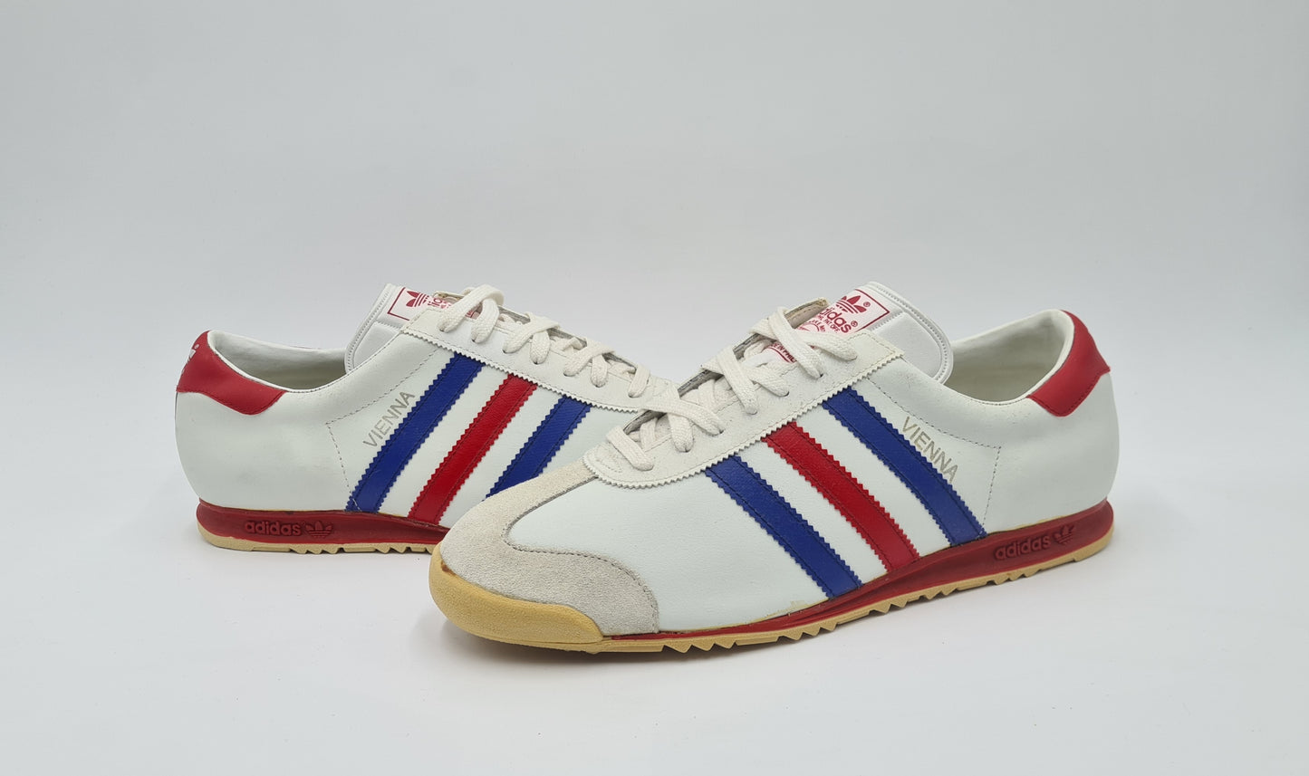 *WIE NEU* Vintage 1996 Adidas Vienna Philippines UK 10 / EUR 44 2/3