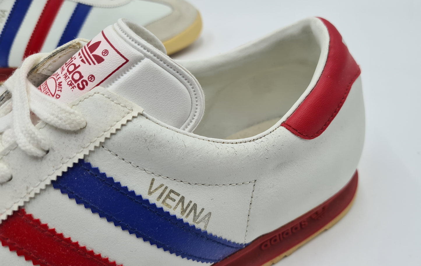 *LIKE NEW* Vintage 1996 Adidas Vienna Philippines UK 10 / EUR 44 2/3