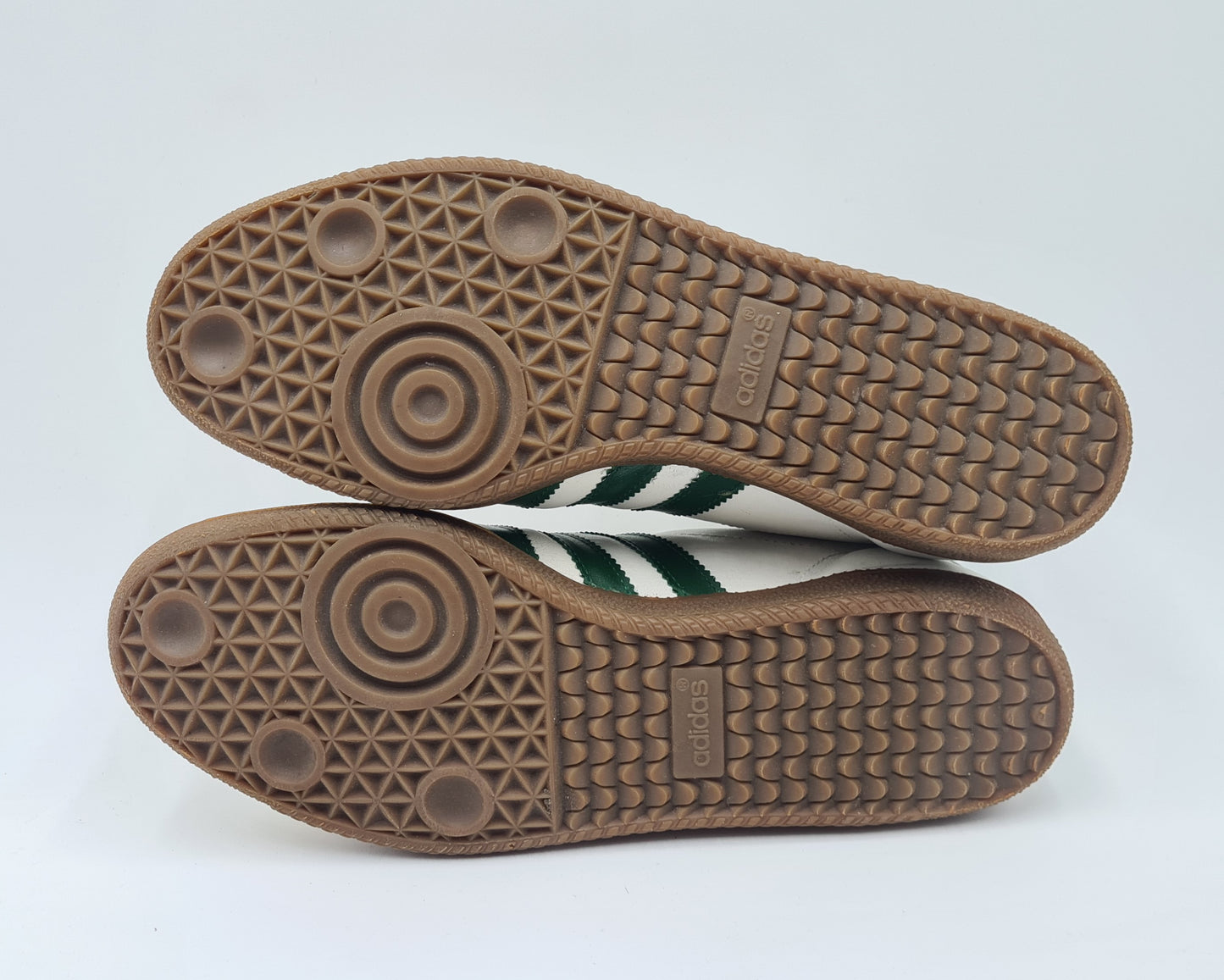 *VGC* Vintage 1980s Adidas Universal with green stripes UK 8.5 / EUR 42 2/3