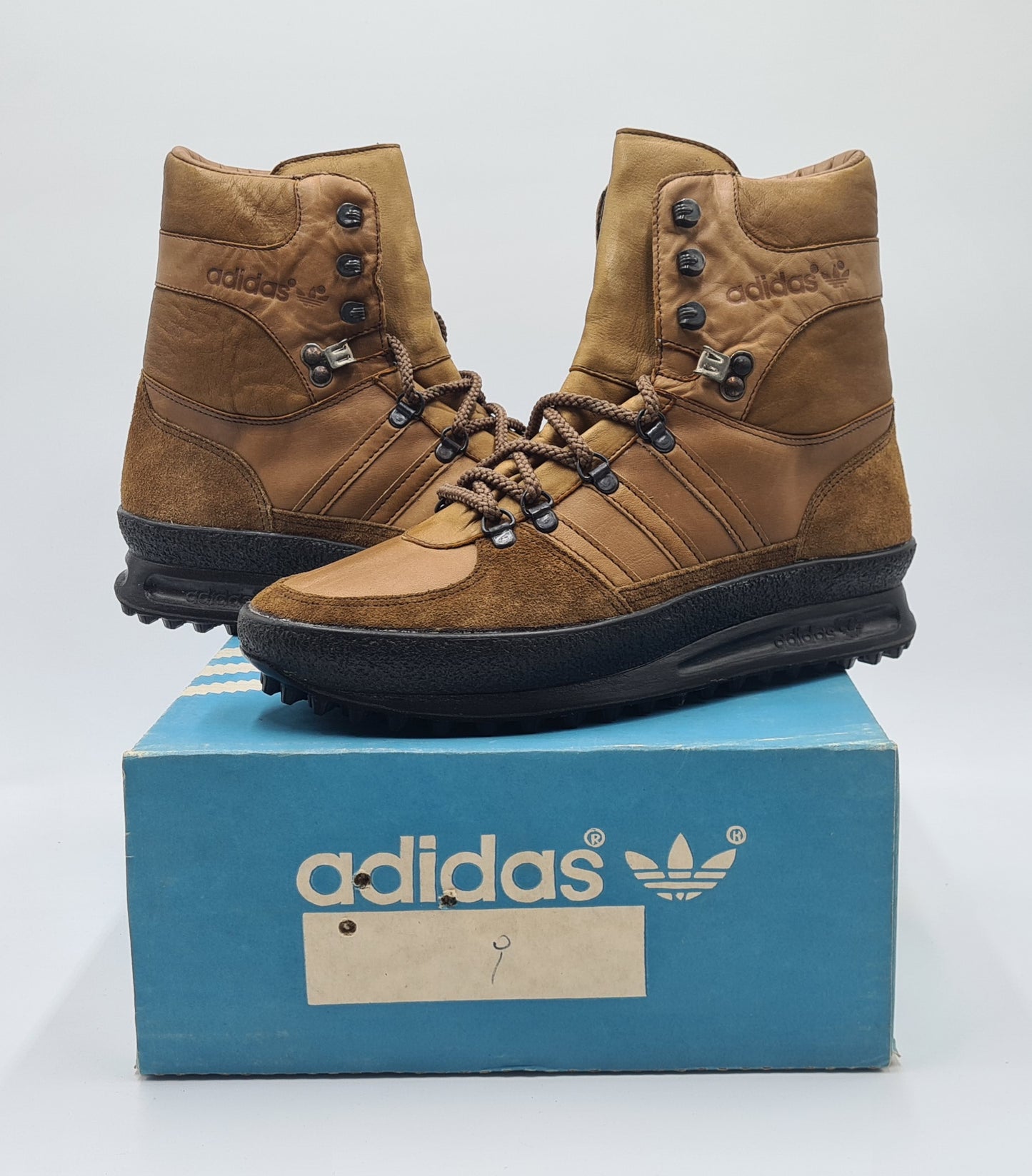 *NEW* Vintage 1980s Adidas Trekking Boots UK 9 / EUR 43 1/3