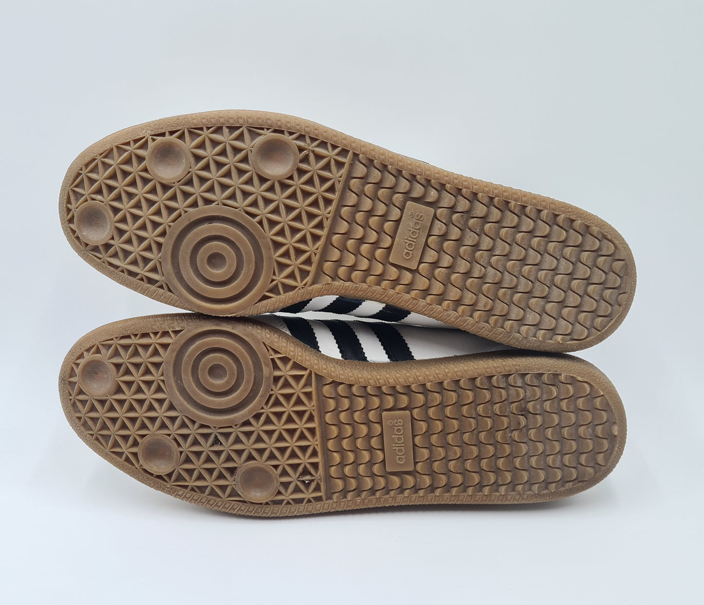 *VGC* Vintage 1980s Adidas Universal with black stripes UK 11 / EUR 46