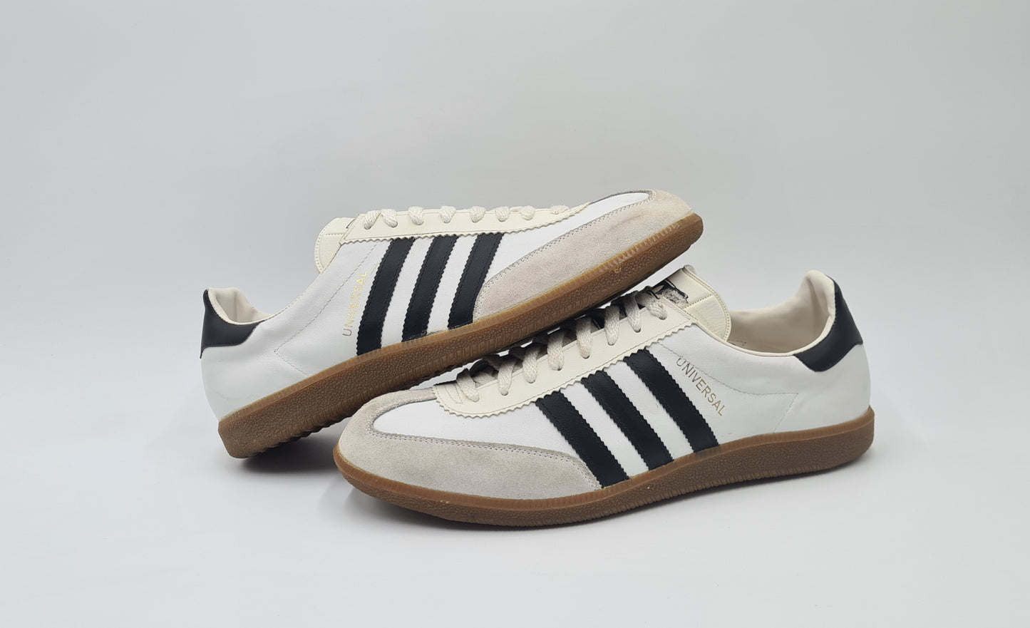 *VGC* Vintage 1980s Adidas Universal with black stripes UK 11 / EUR 46