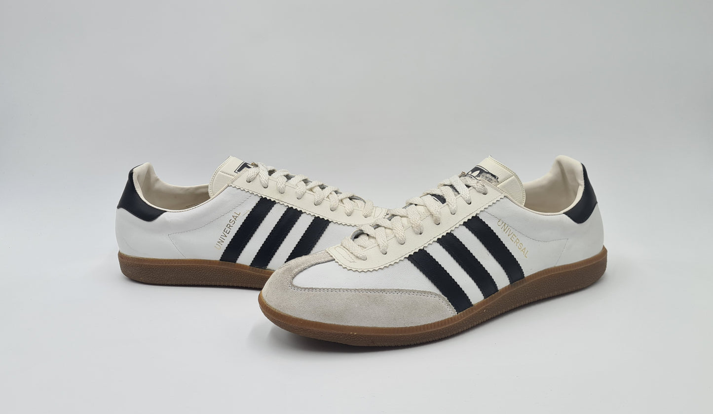 *TOP* Vintage 1980er Adidas Universal mit schwarzen Streifen UK 11 / EUR 46
