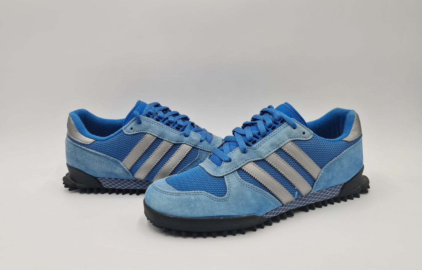 *WIE NEU* 2011 Adidas Marathon TR Retro Blau UK 10 / EUR 44 2/3