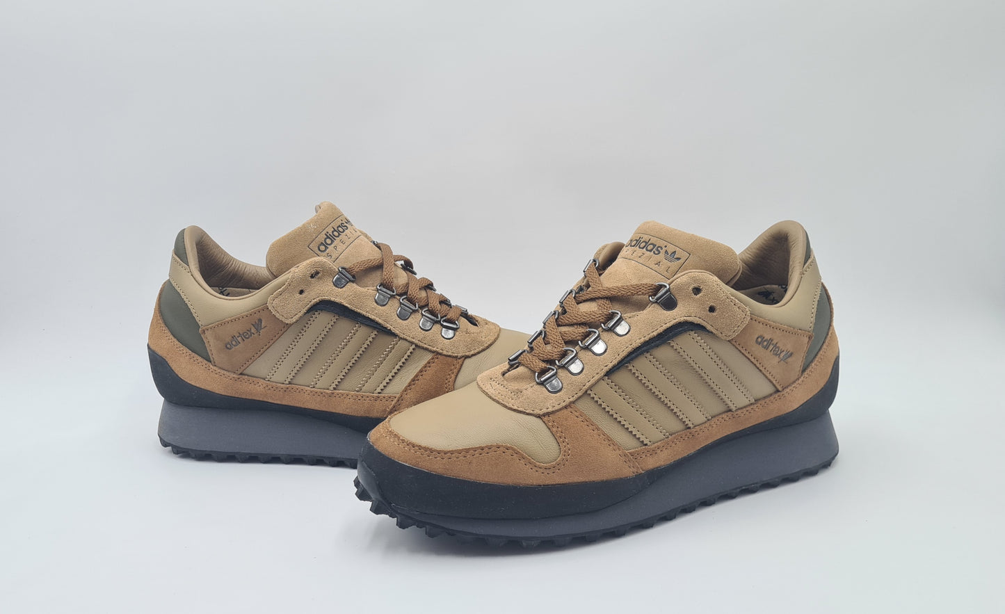 *WIE NEU* 2022 Adidas Hiaven Spzl UK 9 / EUR 43 1/3