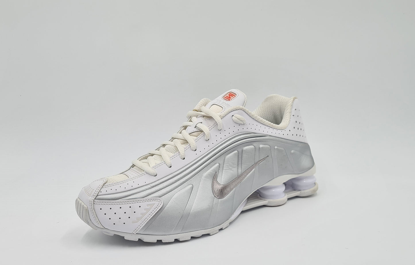 *TOP* 2019 Nike Shox R4 weiß silber Gr. UK 9,5 / EUR 44,5