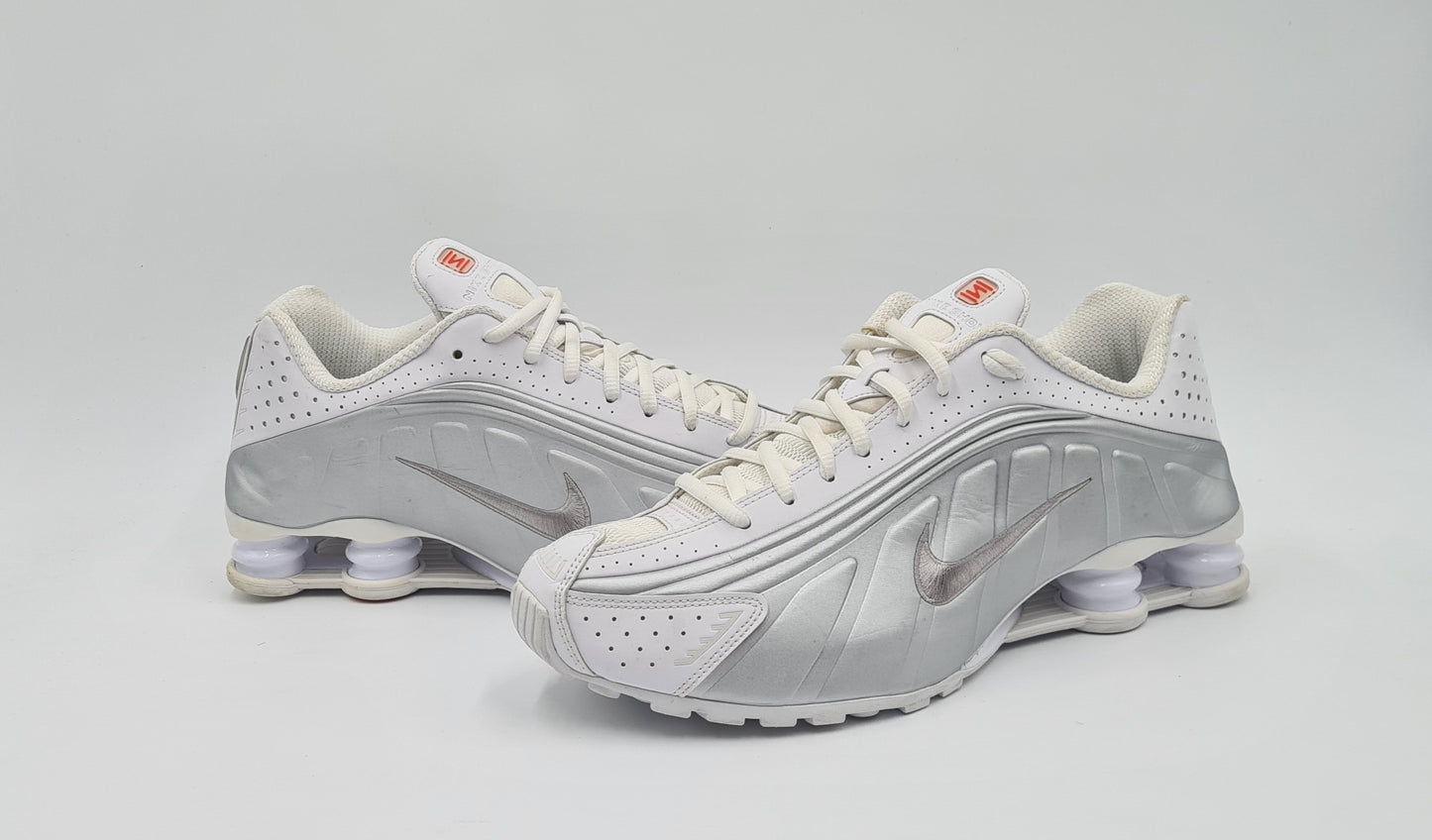 *TOP* 2019 Nike Shox R4 weiß silber Gr. UK 9,5 / EUR 44,5