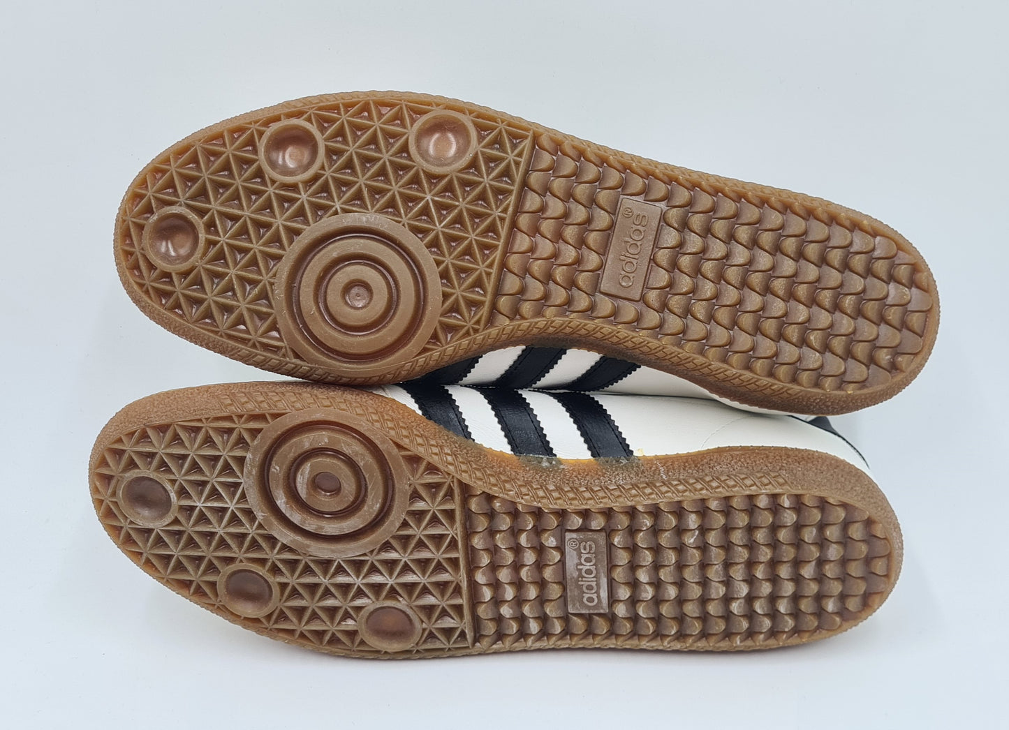 *NEW* Vintage 1980s Adidas Universal with black stripes UK 8.5 / EUR 42 2/3