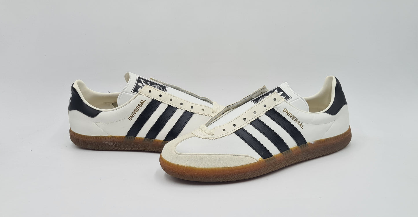 *NEU* Vintage 1980er Adidas Universal mit schwarzen Streifen UK 8,5 / EUR 42 2/3
