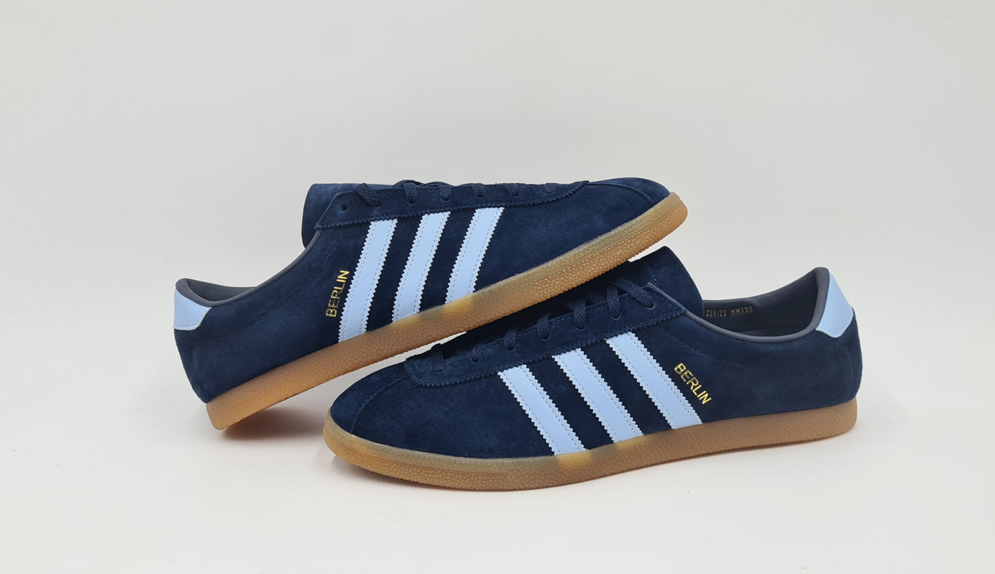 *NEW* 2022 Adidas Berlin Retro UK 9.5 / EUR 44